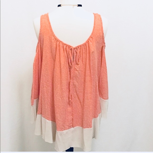 Cold Shoulder Top - Picture 4 of 6
